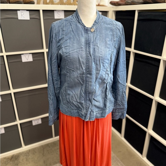 Chico’s Bird Embroidered Denim Jacket with Bird Embroidery Chambray Bomber - Picture 4 of 12